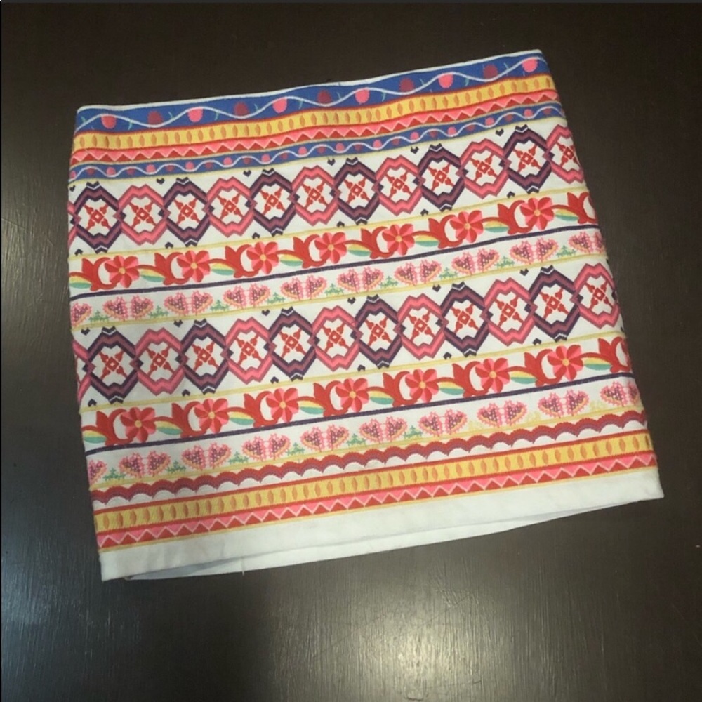Harper Embroidered Mini Skirt Size Medium GUC